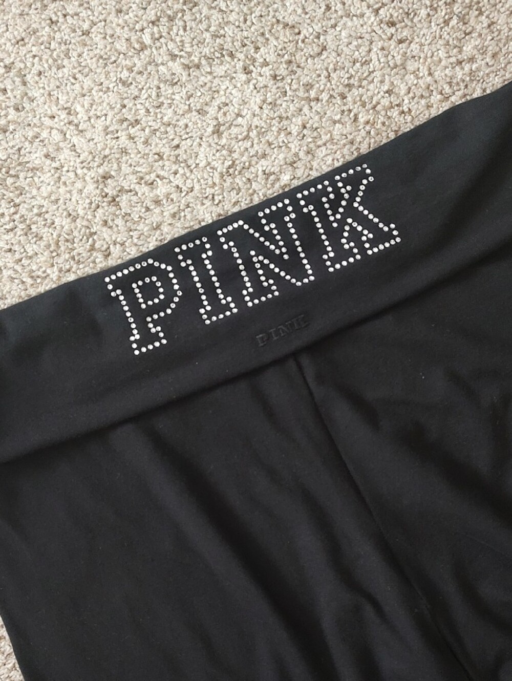 Women's PINK Victoria's Secret Black Fold-Over Waist Capri Leggings - Picture 4 of 5